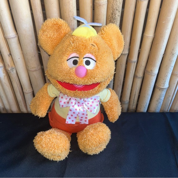Fozzie Bear Wocka Singing/Talking Plush-No Batteries not sure if works - Picture 2 of 10